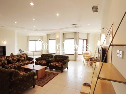 Three bedroom full floor apartment in Mangaf - شقق