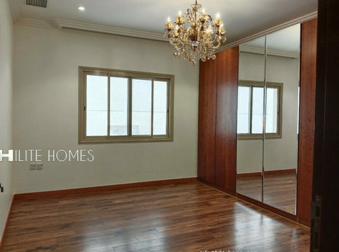 Four bedroom floor for rent in Salwa - آپارتمان ها