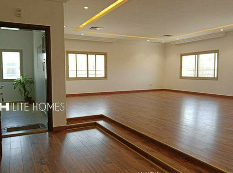 Four bedroom floor for rent in Salwa - آپارتمان ها