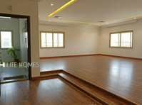 Four bedroom floor for rent in Salwa - Byty