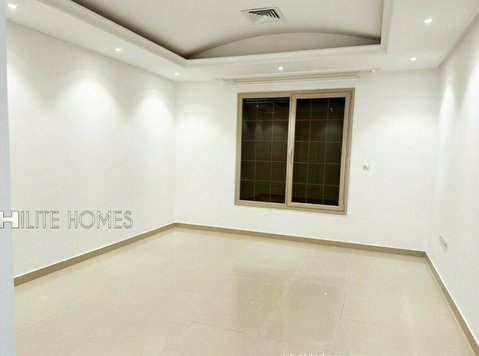 Four bedroom floor for rent in Zahra - דירות