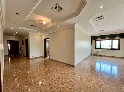 Unfurnished Full Floor of Villa in Zahra (close to 360mall) - Apartemen