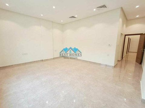 Very Spacious Ground Floor 3 Bedrooms Floor in Jabriya - Apartments
