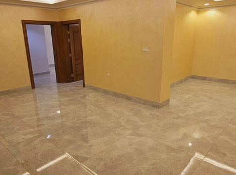 amazing ground villa flat with yard in salwa - Apartments