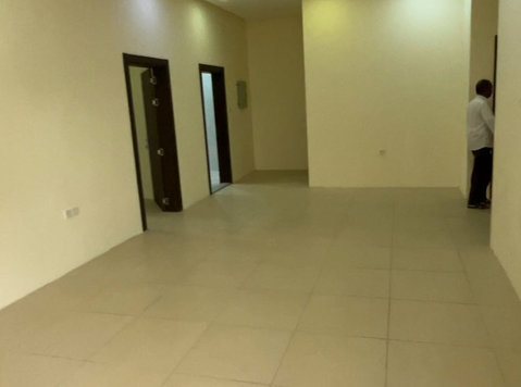 ground floor 3 bedrooms flat apartment in rumaithiya - شقق