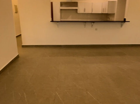 ground floor 5 bedrooms flat in salwa - شقق