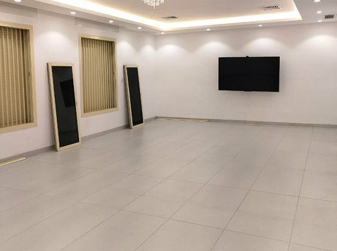 spacious 4brs Full  floor 4rent in Yarmouk - Appartements