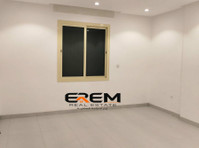 spacious 4brs Full  floor 4rent in Yarmouk - Byty