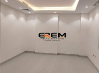 spacious 4brs Full  floor 4rent in Yarmouk - Byty