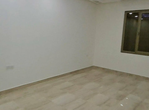 spacious flat in rumaithiya 4 bedrooms - شقق