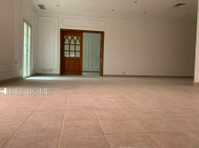 Seven Bedroom Spacious Villa available in Adan - Maisons