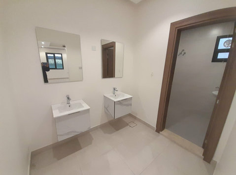 6 Master Bedrooms Private Triplex Villa in Sabah Al Ahmad - 家