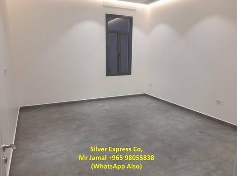 8 Master Bedroom Triplex Villa for Rent in Sabah Al Ahmad. - Huse
