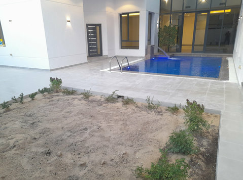 8 Master Bedroom Triplex Villa with S/pool in Sabah Al Ahmad - Rumah