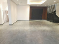 8 Master Bedroom Triplex Villa with S/pool in Sabah Al Ahmad - Σπίτια