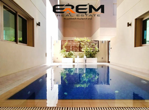 A new, luxurious residential villa with spacious halls.&pool - Rumah