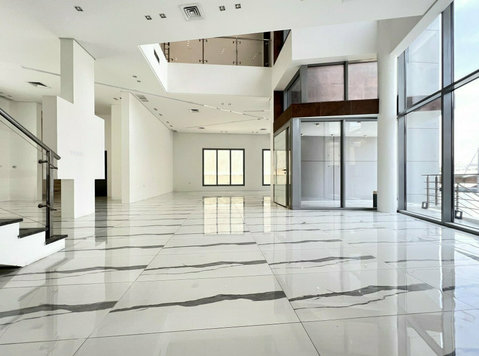 Al Masayel – modern, six bedroom villa w/basement - Rumah