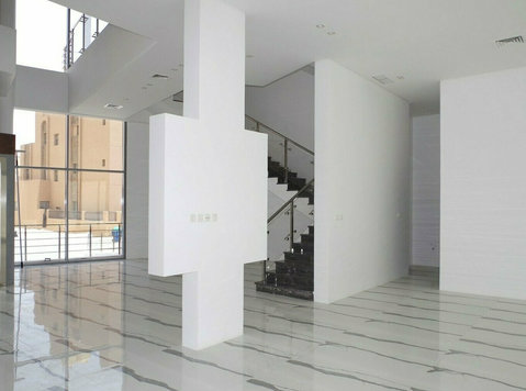 Al Masayel – modern, six bedroom villa w/basement - Rumah