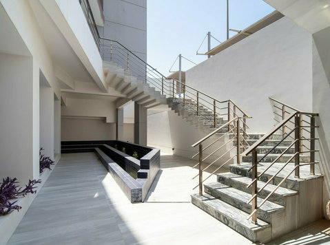 Al Masayel – modern, six bedroom villa w/basement - Hus