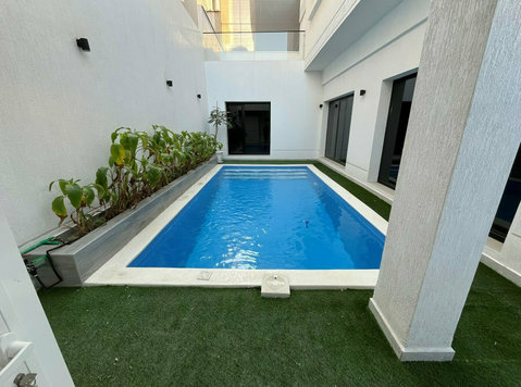 Bayan – great, contemporary six bedroom villa vw/pool - Huse