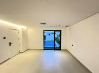 Bayan – great, contemporary six bedroom villa vw/pool - Házak