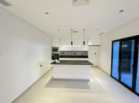 Bayan – great, contemporary six bedroom villa vw/pool - Huse