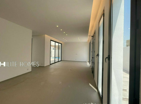 FIVE BEDROOM VILLA FOR RENT IN SALWA - Houses