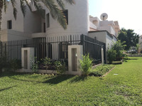 Beautiful Villa with private yard for Kd 2400 in Jabriya - Huizen