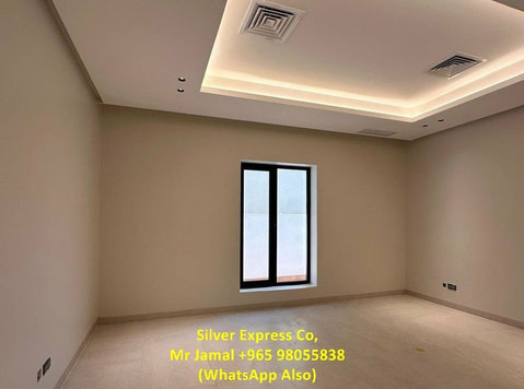 Brand New 4 Storayed 10 Bedroom Modern House in Rumaithiya. - Hus