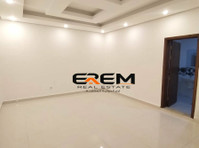 Duplex For rent in Sideeq with a Yard - Nhà