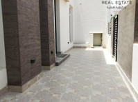 New Villa 4Rent in Al-Sideeq with Big roof , Yard & Balconie - Houses