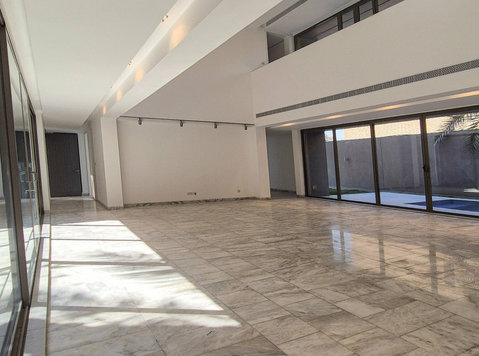 For rent in Abu Al Hassaniya Super Deluxe finishing villa  - Hus