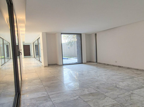 For rent in Abu Al Hassaniya Super Deluxe finishing villa  - Hus