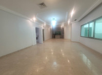 Grand Villa in Al rowda for rent at 3000kd - Domy