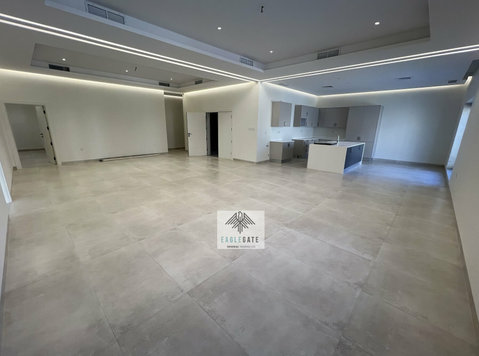 Khaitan, brand new 3 master bedroom with balcony - Houses