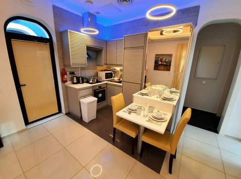 Lovely and Modern 2-bedroom Apartment - Rumah