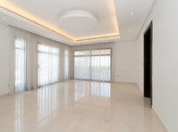 Mahboola - beachfront 5 master bedrooms villa w/pool - Hus