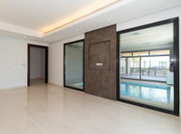 Mahboola - beachfront 5 master bedrooms villa w/pool - Hus