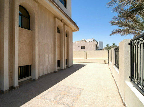 Mishref - 6 bedrooms villa with yard - Casas