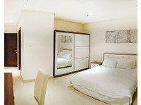 Full floor 2 bedroom furnished flat, w/balcony - Fintas - Casas