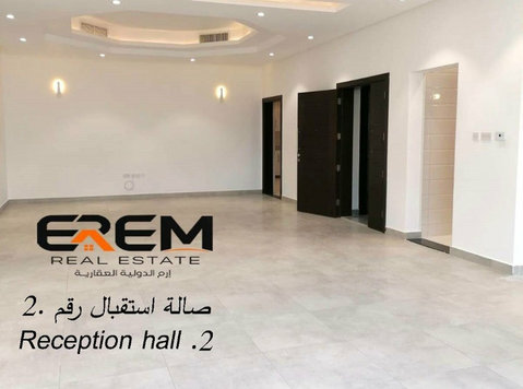 For rent in Abu Ftaira: first floor,large areas with balcony - Casas