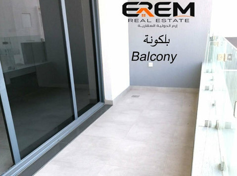 For rent in Abu Ftaira: first floor,large areas with balcony - Mājas
