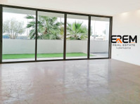 Modern villa in West Mushrif with an outdoor garden,pool - خانه ها