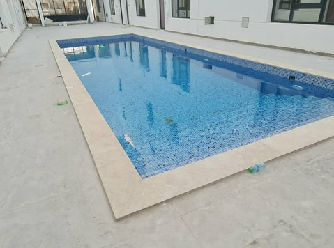 Small new villa 3 levels in Fintas with Pool 700kd - Mājas