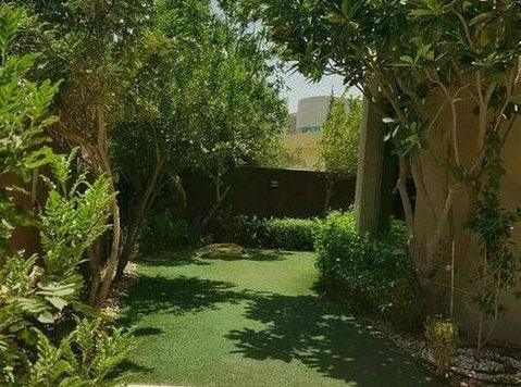 Villa with garden & pool for rent in Sideeq - வீடுகள் 
