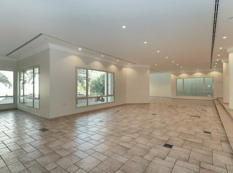 Surra – fantastic, villa w/private pool and basement - Nhà