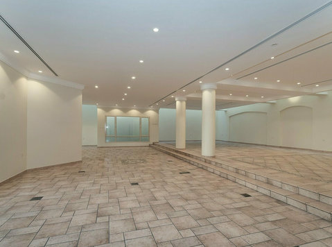 Surra – fantastic, villa w/private pool and basement - Nhà