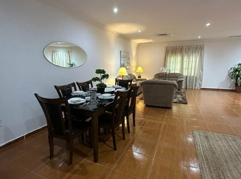 Beautiful 3-Bedroom Apt. in Paradise Villas - Hus