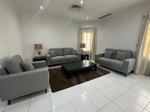 Beautiful 3-Bedroom Apt. in Paradise Villas - Hus