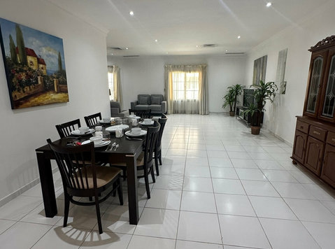 Beautiful 3-Bedroom Apt. in Paradise Villas - Hus